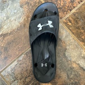 *BOGO* Eligible! LEFT ONLY, Really good condition Under Armour Slide, Men’s 13